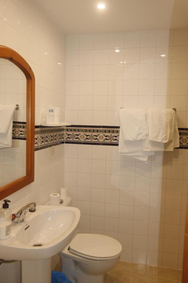 Hostal Moncada เกาซิน ภายนอก รูปภาพ