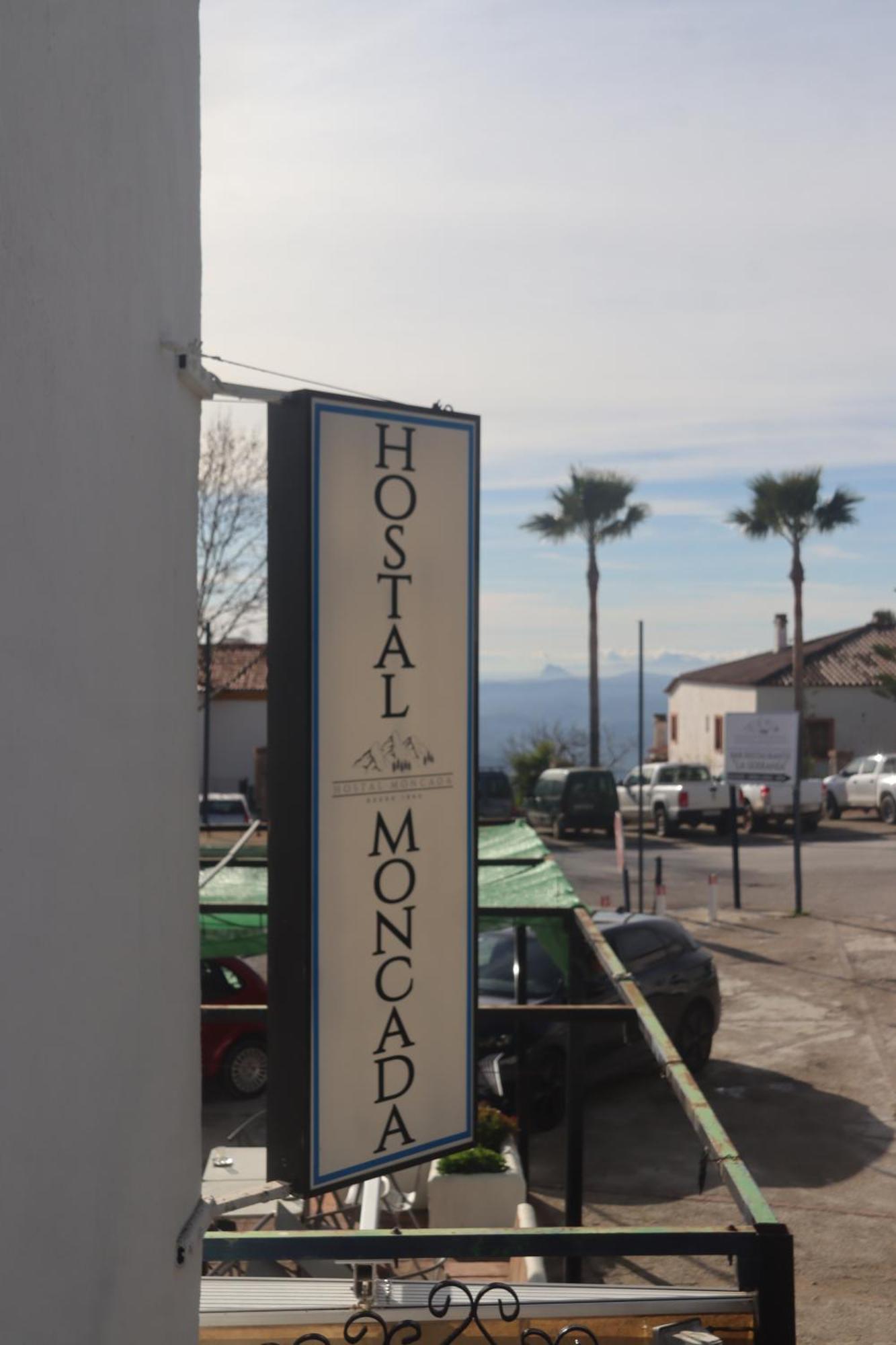 Hostal Moncada เกาซิน ภายนอก รูปภาพ