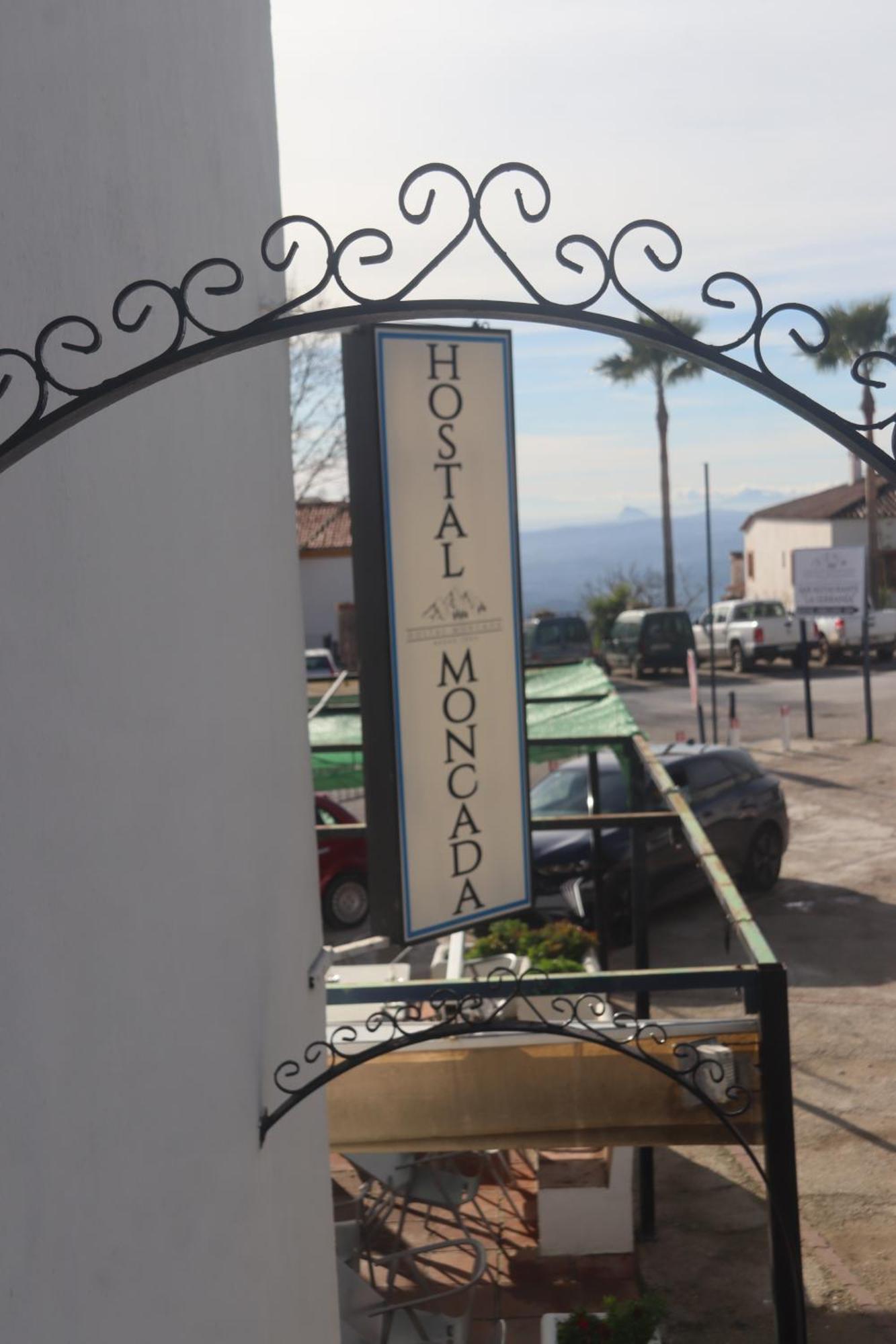 Hostal Moncada เกาซิน ภายนอก รูปภาพ